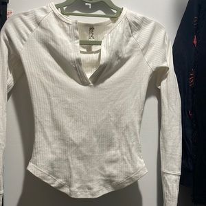 Free People V neck white long sleeve top - like new